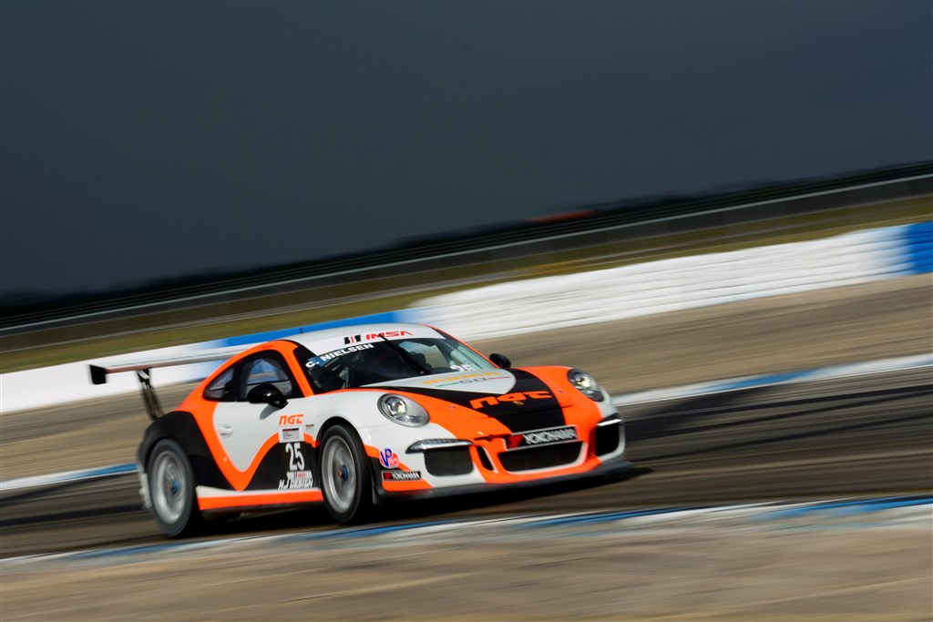Christina Nielsen i sin Porsche GT3 Cup bil som hun kører for NGT Motorsport
(Foto: Bob Chapman)